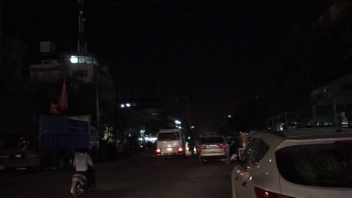 بالفيديو: الظلام يكسو كربلاء بسبب عدم وجود الطاقة الكهربائية وسط صمت الحكومة المحلية