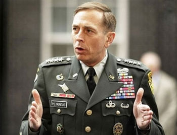 بترايوس يتجه نحو خفض جديد للقوات الاميركية في العراق