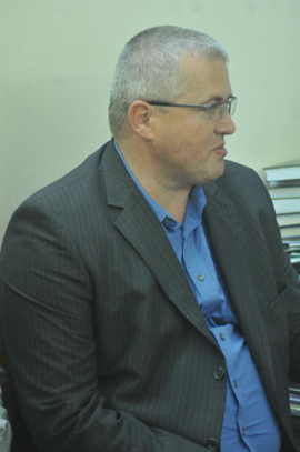 مدير شركة لافارج الفرنسية :ثقافة كربلاء عالمية وابكاني مرقد الحسين لاني احسست بمعاناة الحسين