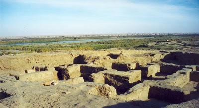 اثاريون عراقيون يحذرون من ضياع قلعة آشور في الشرقاط