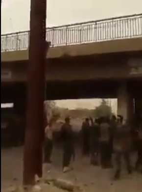 بالفيديو :الجيش العراقي  تحت المجسر الذي اعدم عليه الشهيد مصطفى العذاري