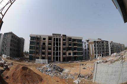 انجاز 70%من مشروع مدينة الزائرين طريق كربلاء_بغداد بكلفة إجمالية  تبلغ (50) مليار دينار