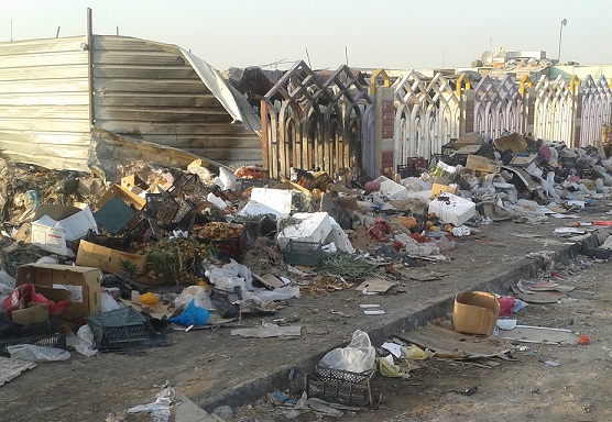 بالصور شاهد حجم النفايات في ساحة ثورة العشرين بالنجف الاشرف