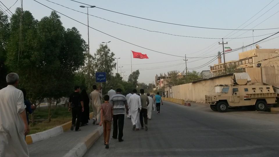 بالصور :اغلاق الطرق في كربلاء وعجلات العتبة الحسينية تقوم بنقل الزائرين من والى العتبات المقدسة