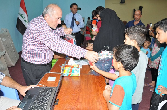 وزارة الهجرة توزع كسوة العيد على أطفال النازحين في مدينة الصدر