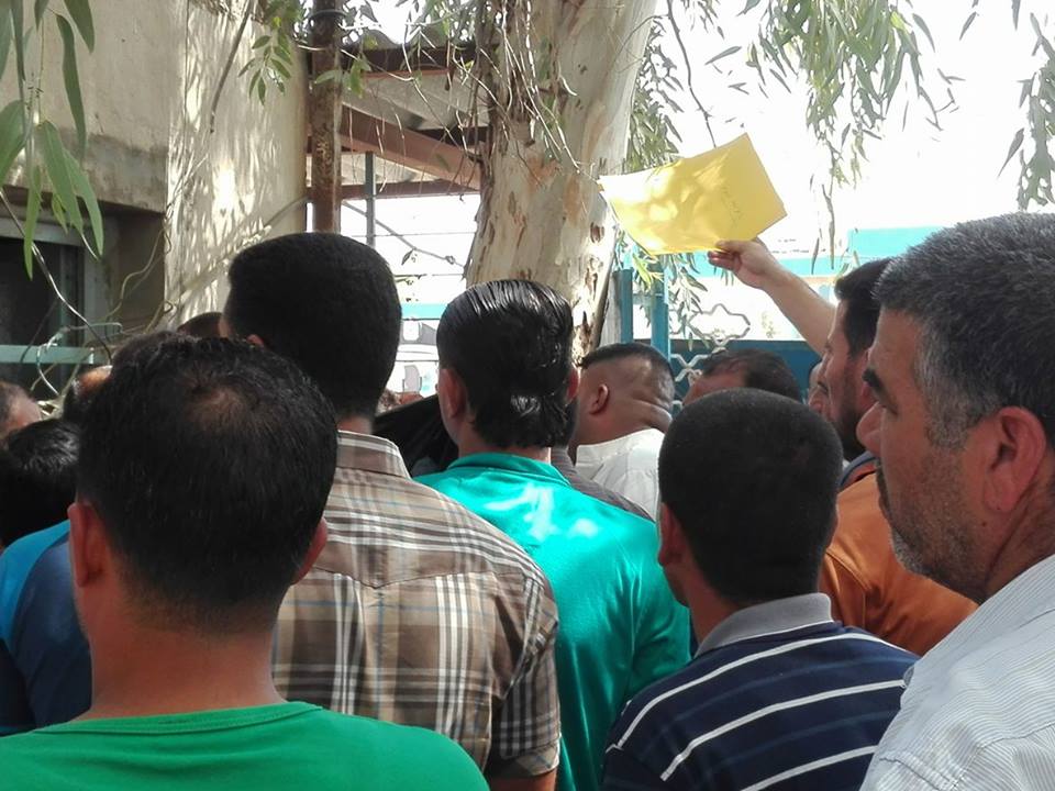 بالصور:هكذا ينتظر مراجعو المرور في كربلاء المقدسة