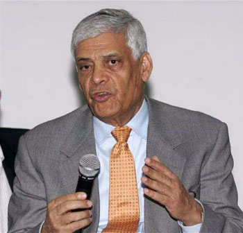 الأمين العام لأوبك غير قلق من تقارير عن استنزاف احتياطيات نفطية