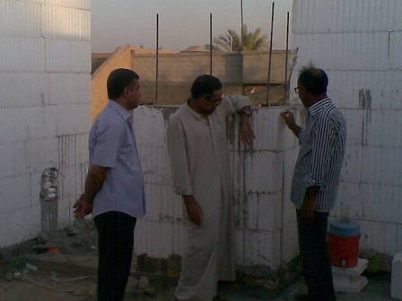 الفلين يعلن ثورته على مواد البناء التقليدية واول عراقي يبني دارا من الفلين (مصور)