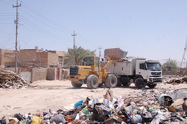 بالصور: بلدية كربلاء المقدسة تطلق حملة الحشد الخدمي لتنظيف الأحياء السكنية