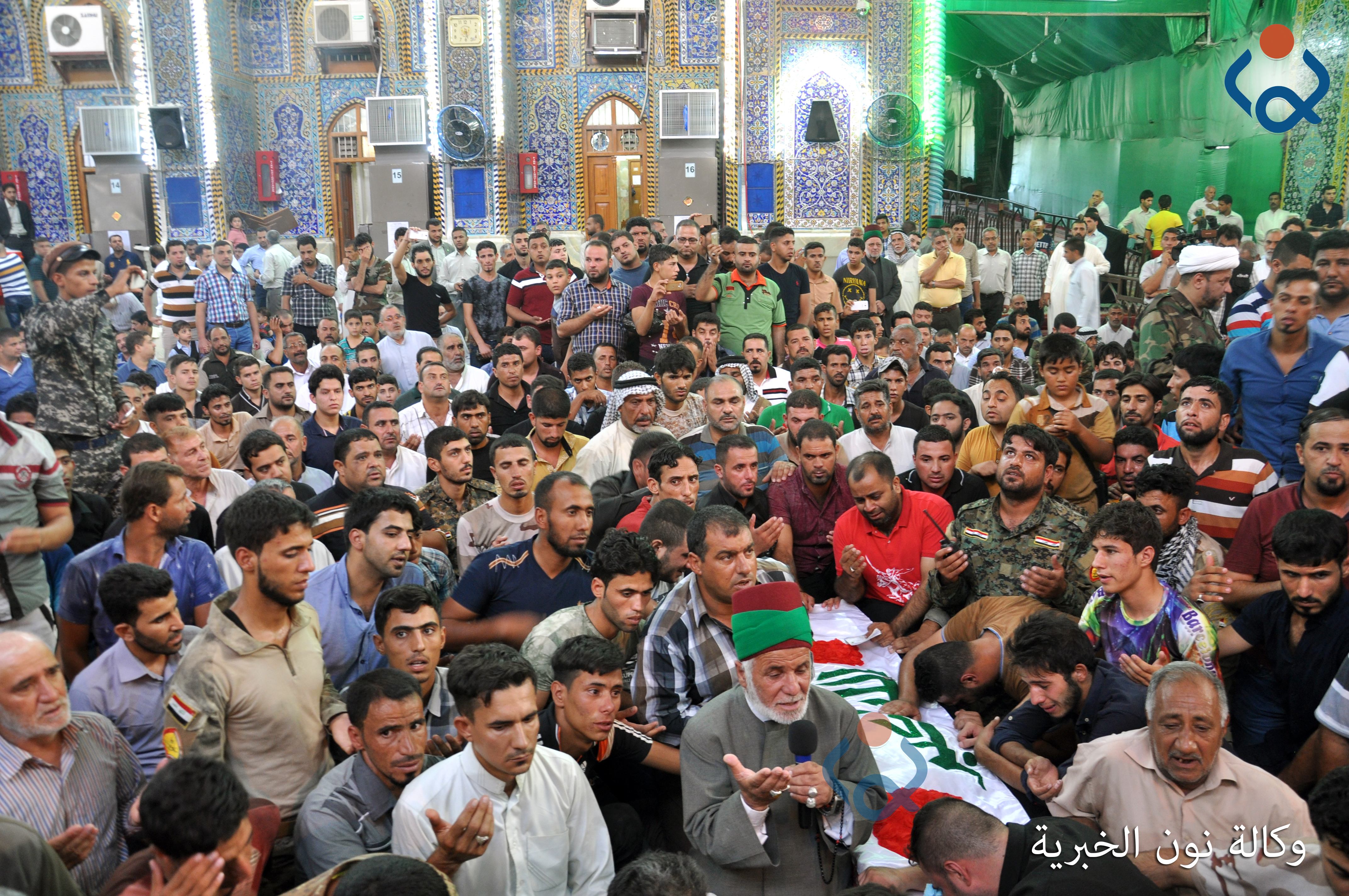 بالصور: جماهير كربلاء تشيع احد ابطال لواء علي الاكبر