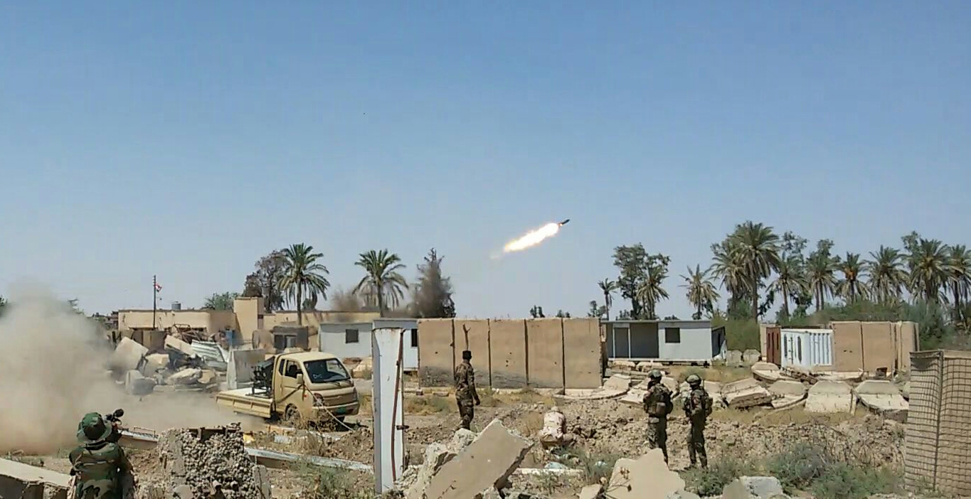 بالصور: مديرية الاستخبارات العسكرية توجه ضربات صاروخية بالقاذفات الانبوبية لتجمعات داعش في بيجي