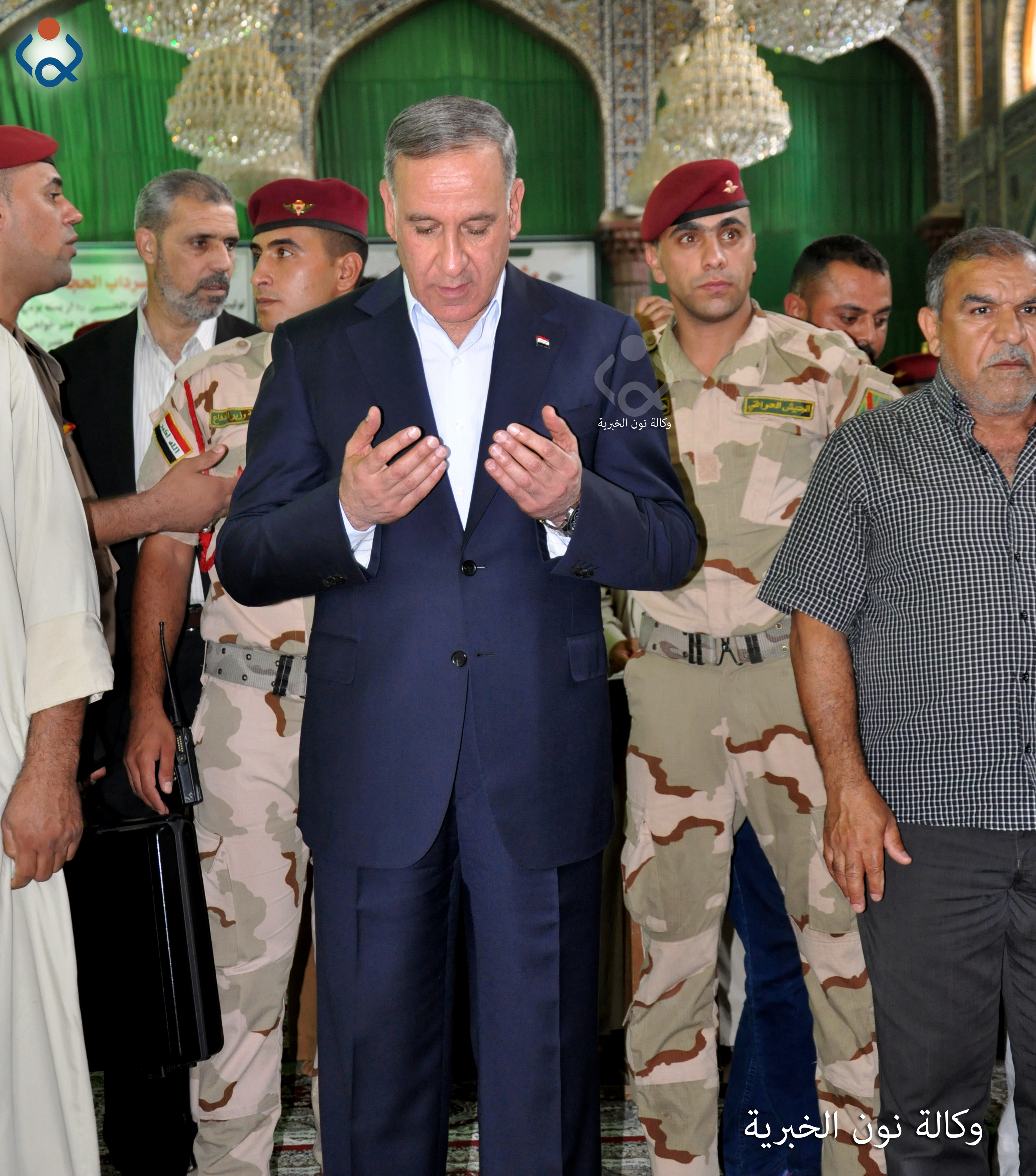 بالصور: وزير الدفاع ورئيس اركان الجيش يصلان كربلاء