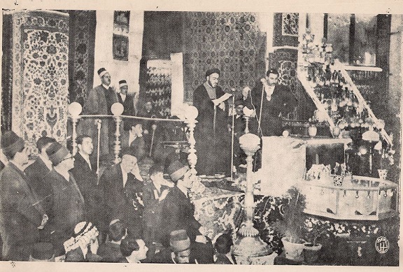 صورة ارشفية للشهيد السيد حسن الشيرازي وهو يلقي قصيدة باحتفال ديني في كربلاء بداية الستينات