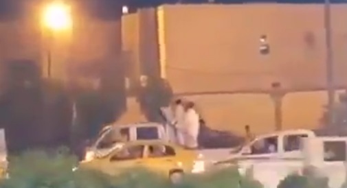 بالفيديو :نزاع عشائري في السماوة يحول شوارعها إلى ساحة حرب !!