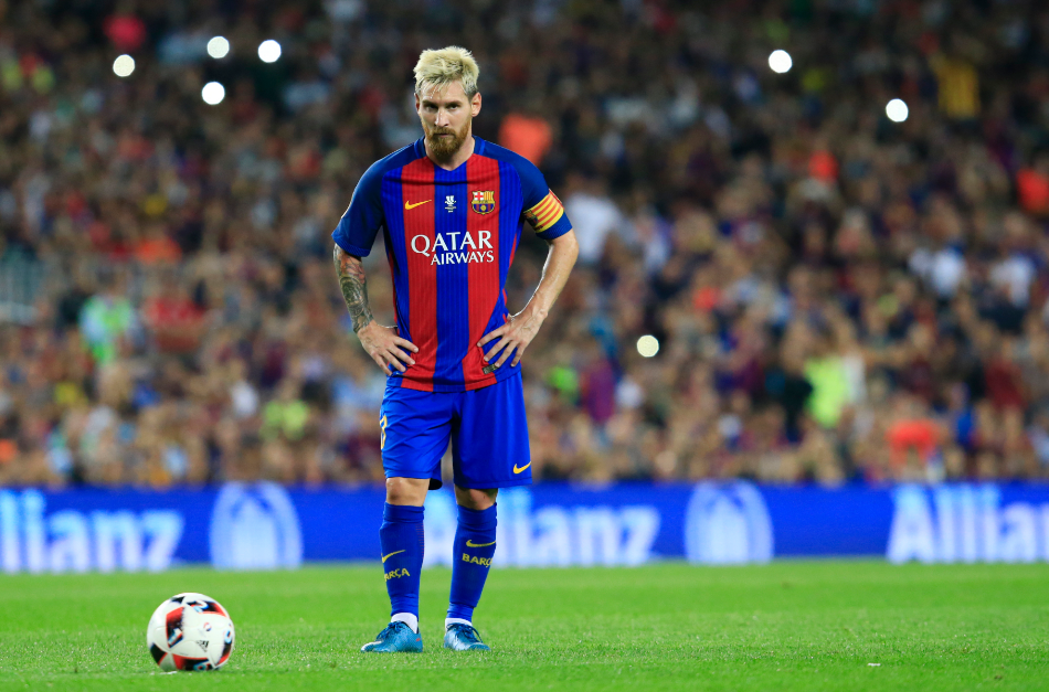 طلب رقم "فلكيا".. كم يريد ميسي للبقاء مع برشلونة؟