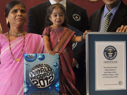 بالصور:هندية تدخل موسوعة جينس لأقصر امرأة فى العالم
