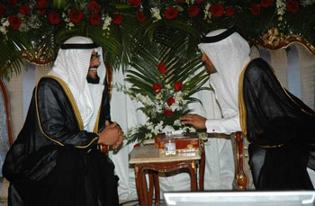 وفاة أخ الرئيس الإماراتي بتحطم طائرته