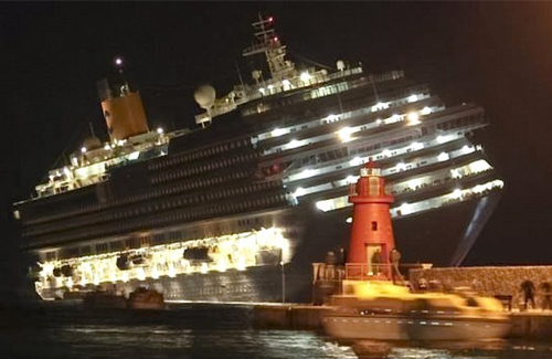 كارثة السفينة السياحية الايطالية كوستا كونكورديا (تقرير مصور)