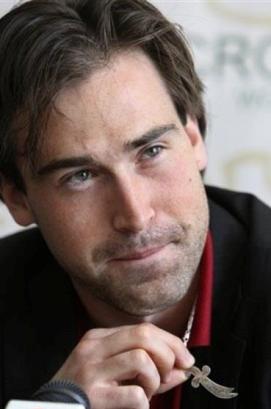 ماذا قال نجل المخرج العالمي اوليور ستون بعد اعتناقه الإسلام؟؟؟؟