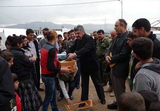 بالصور:وفد من حقوق الانسان يزور مخيمات النازحين