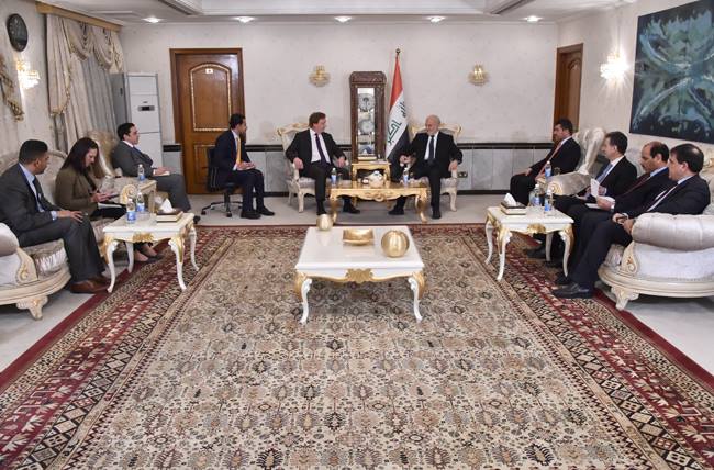 الجعفري يدعو لتسهيل إجراءات منح سمات الدخول للعراقيين الراغبين بزيارة بريطانيا