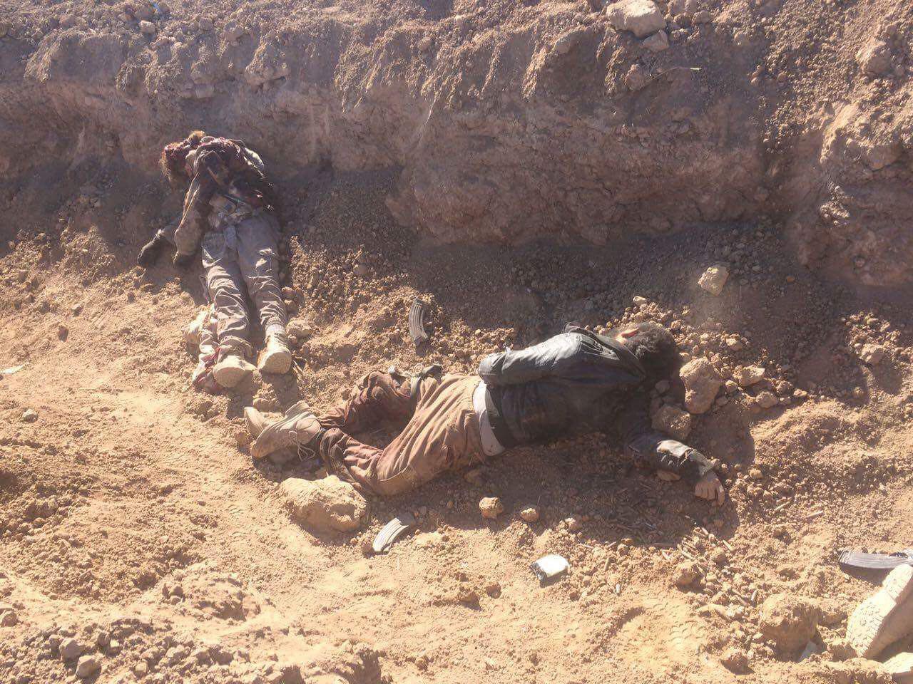 بالفيديو: شاهد قتلى الدواعش على ايدي لواء علي الاكبر غرب الموصل وتعرف على جنسياتهم