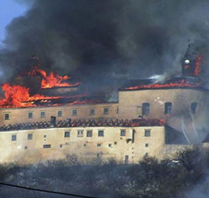 طفلان يحرقان قلعة أثرية عمرها 600 سنة