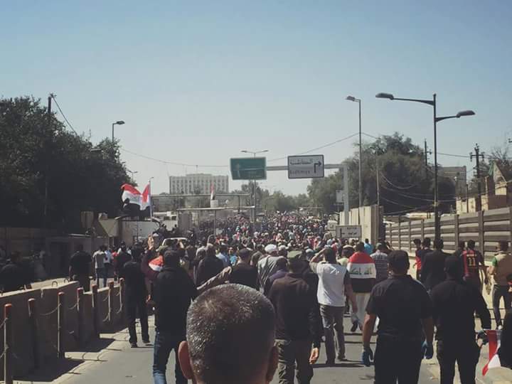 بالصور:الجماهير في بغداد تزحف بإتجاه آماكن الاعتصام على ابواب المنطقة الخضراء