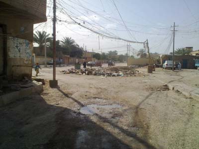 كربلاء :فتحات مجاري بدون غطاء تعرض اطفال منطقتي بقضاء الهندية الى مخاطر ليلية (مصور)