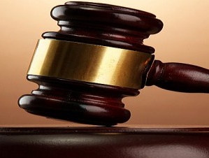 قاض أمريكي يغرم نفسه بعد أن رن هاتفه في المحاكمة