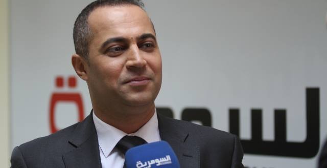 مكتب العبادي يلغي عقد رافد جبوري وينهي مهامه كمتحدث باسمه