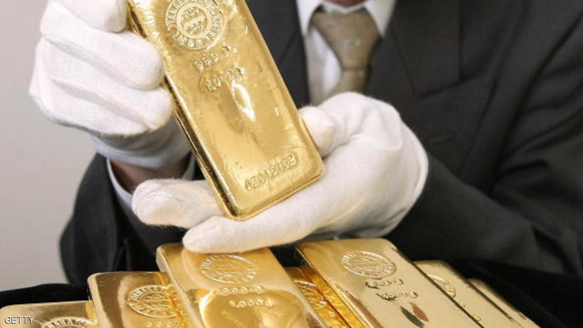 الذهب يرتفع وسط إقبال على الشراء مع هبوط النفط
