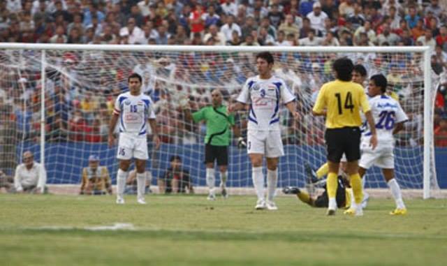 القوة الجوية يتغلب على النفط بثنائية نظيفة