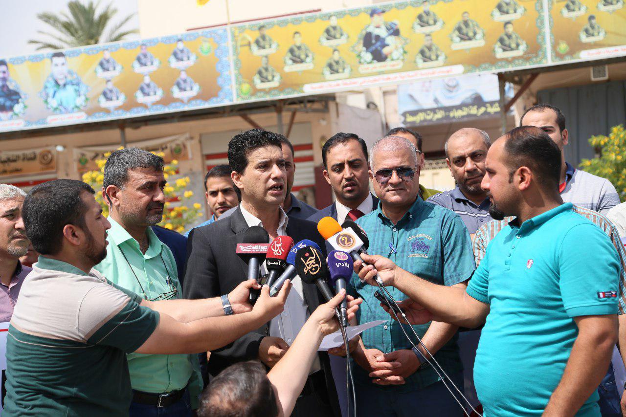 بالصور: صحفيون يهتفون ضد مجلس محافظة كربلاء منددين بقمع الحريات