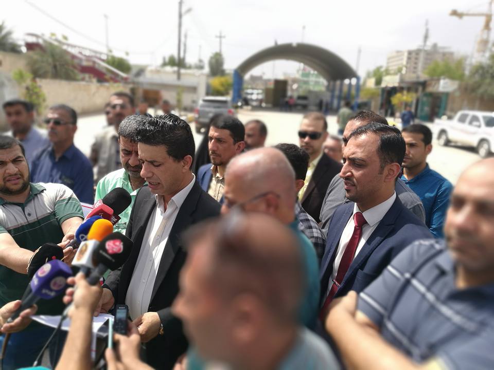 صحفيون يتظاهرون ضد مجلس محافظة كربلاء: لن يكون الاعلام العراقي سلطة تابعة (فيديو)