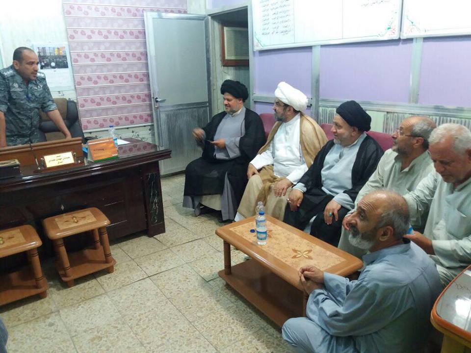 بالصورة:قوة عسكرية قادمة من بغداد تقتاد الشيخ جمال الوكيل الى احد مراكز الشرطة في كربلاء