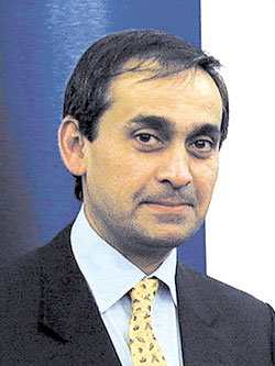 آرا درزي - أول عراقي يصبح وزيرا في بريطانيا