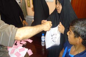 توزيع لحوم طازجة على الايتام والمتعففين في كربلاء