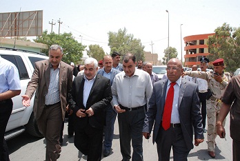 افتتاح شارعين بكربلاء بتكلفة مليارين وثمانمائة مليون دينار,والبلدية تطالب بتشريع قوانين تردع تلكؤ المقاولين