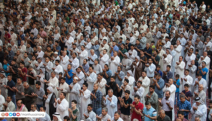 بالصور:مئات الالاف يؤدون صلاة العيد بين الحرمين وسط كربلاء