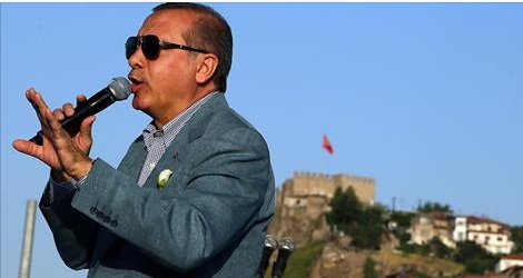 رئيس لجنة الامن والدفاع النيابية في البرلمان الألماني يفضح ومن تحت قبة البرلمان جرائم السعودية في اليمن