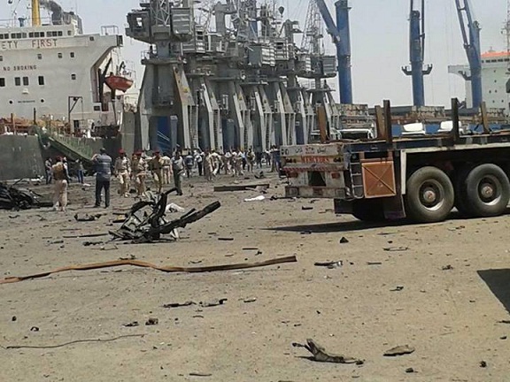 لقطات من تفجير ام قصر والنقل العراقية تكشف عن  آلية جديدة ودقيقة في دخول الشاحنات