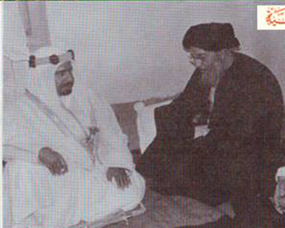 صورة ارشيفية نادرة للملك البحريني مع المرجع السيد محسن الحكيم