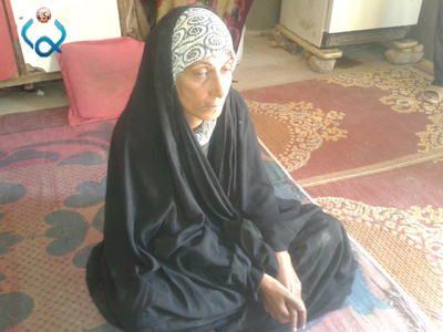 في كربلاء..امرأة ضريرة ذات مؤهل علمي يرعاها ابنها ذو 12 عاما تشكو الحرمان والإهمال (مصور)