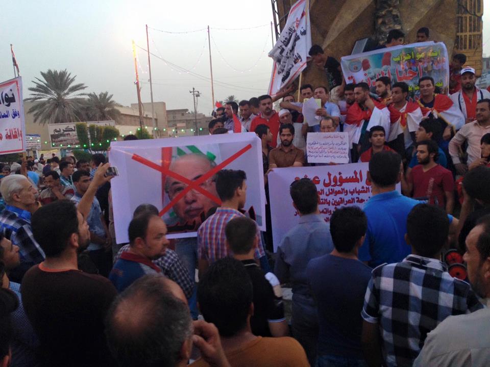 بالصور: تظاهرات في كربلاء تطالب بالكشف عن ملفات فساد بسبب توافقات سياسية