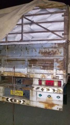 عاجل: القبض على شاحنات مهربة قادمة من سوريا تفرغ حمولتها في كربلاء واخرى كانت تحمل متفجرات بالسابق (مصور)