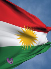 الكرد يرفعون علمهم  لاول مرة في معبر المنذرية الحدودي