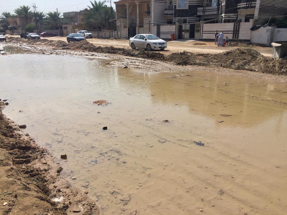 بالصور :مشروع حي المعلمين وسط كربلاء يتسبب بغرق شوارع فرعية