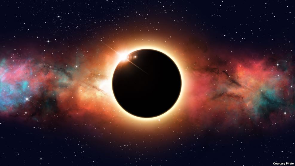 لأول مرة منذ قرن.. الشمس تختفي كليا في أميركا