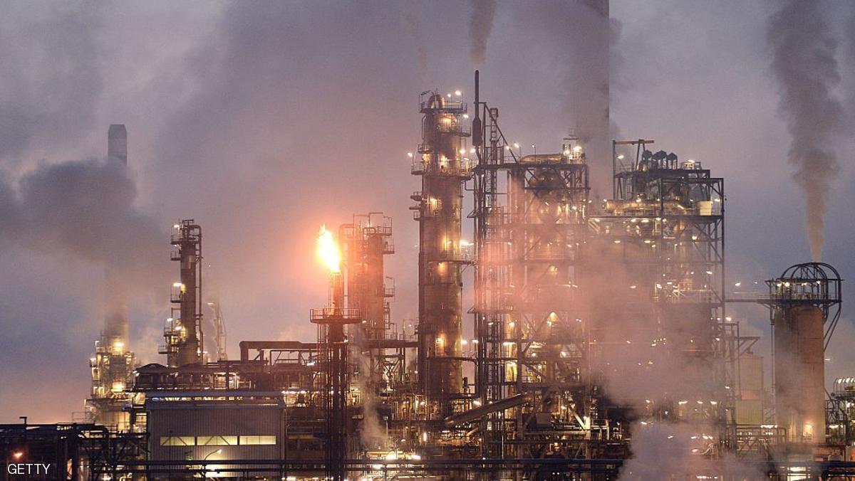 النفط يغلق منخفضا